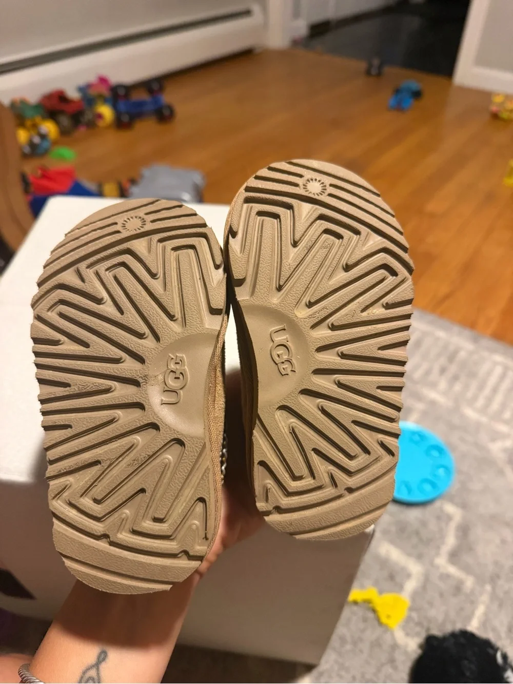 UGG size pull